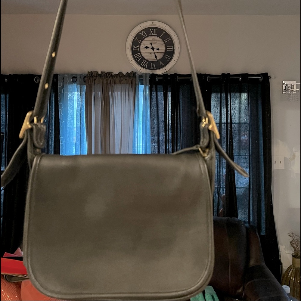 Coach Vintage Crossbody 🌻👜🌻 great condition 🌻👜🌻